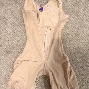 Gently usedWomen's Snatched Body Faja stage 1